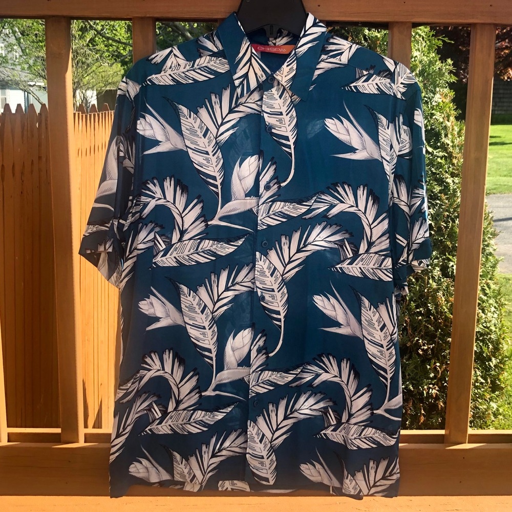 Mens button-down Hawaiian shirt